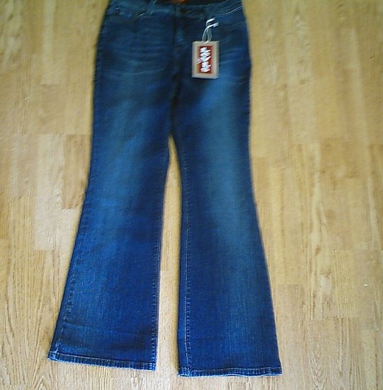 LEVIS 548 PERFECTLY SLIMMING FLARE JEANS-6-29 X 32-NWT