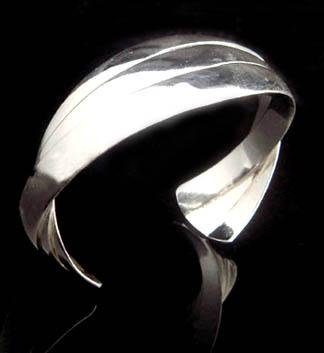 FREE P&P! 925 STERLING SILVER CHARM BANGLE #04