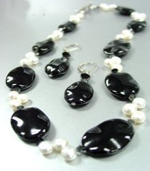 Black Stone Beads & Cultured Pearls Necklace Set 1N139215