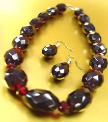 Red Crystal Stones Necklace Set 1N257615