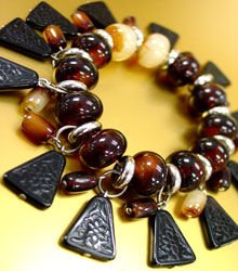 Brown Lucite Beads Black Disks Bracelet 1B0431852