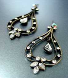 Antique Clear Crystals Dangle Earrings 1E0805667