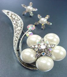 White faux Pearls Crystals Brooch Pin Set 1BP115830