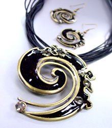 Black Epoxy Crystals Antique Necklace Set