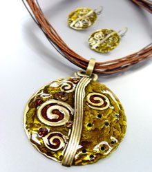 Brown Epoxy Crystals Antique Necklace Set