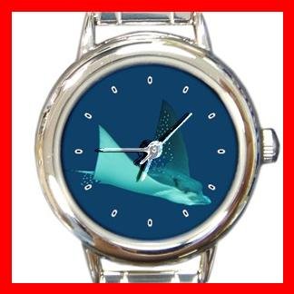 Marine Life Light Spots Grey Stingray Round Charm Watch