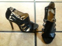 CHARLOTTE RUSSE BLACK LEATHER STRAPPY GLADIATOR SANDALS