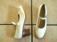 NINE WEST CREAM DISTRESSED LEATHER MARY JANE SHOES