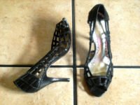 BCBG ARTSY BLACK DISTRESSED LEATHER PEEP TOE SANDALS