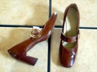 VTG. CONNIE BROWN PATENT LEATHER MARY JANE SHOES