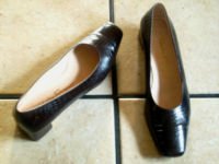SALVATORE FERRAGAMO BROWN CROC DISTRESSED LEATHER SHOES