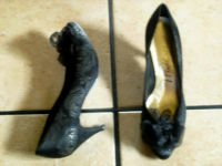VTG. LIFESTRIDE BLACK/GOLD SATIN FLORAL DRESS SHOES