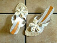 KENZIE SYBILLE CREAM LEATHER FLOWERED THONG SANDALS