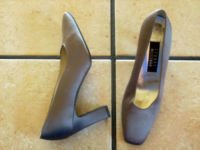 STUART WEITZMAN GRAY SATIN CLASSIC DRESS PUMPS SHOES