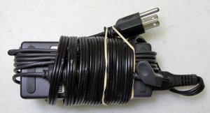 GENUINE OEM DELL INSPIRON 1100 1150 5100 8200 AC ADAPTER CHARGER AA20031 9364U