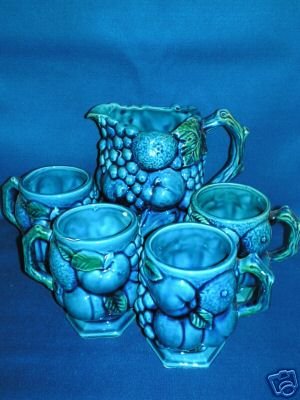 INARCO BLUE FRUIT PITCHER WITH 4 MATCHING MUGS JUICE