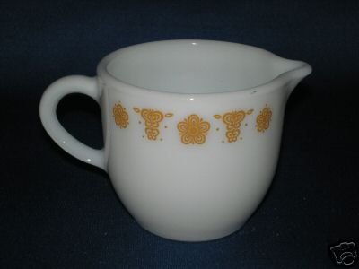 SMALL SINGLE PYREX CREAMER PITCHER AS SHOWN
