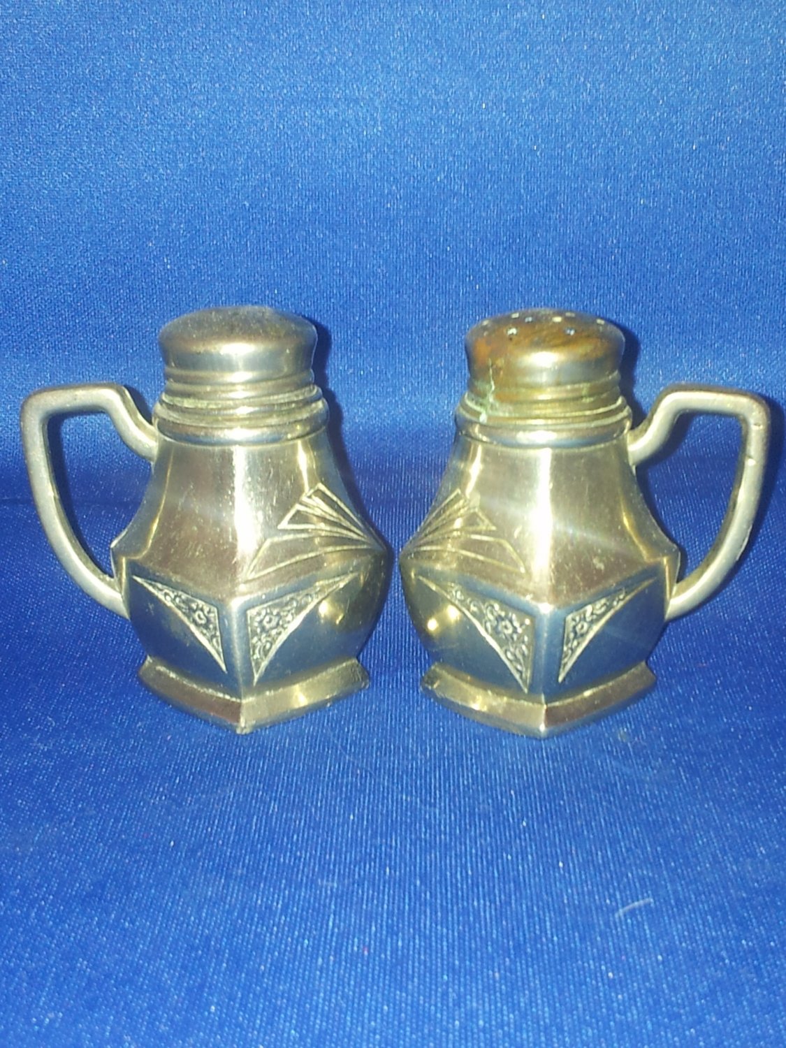 VINTAGE SALT AND PEPPER SHAKERS SET SILVER METAL DINNERWARE