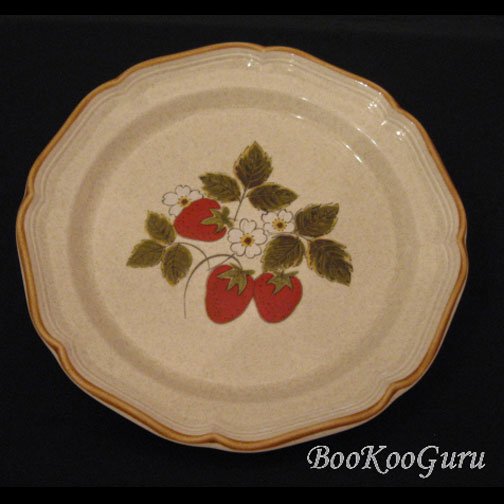 Mikasa STRAWBERRY FESTIVAL Dinner Plate, Mikasa Pottery,Perfect Condition
