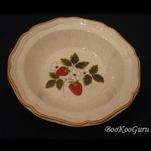 Mikasa STRAWBERRY FESTIVAL Serving Bowl, Mikasa Pottery,Perfect Condition