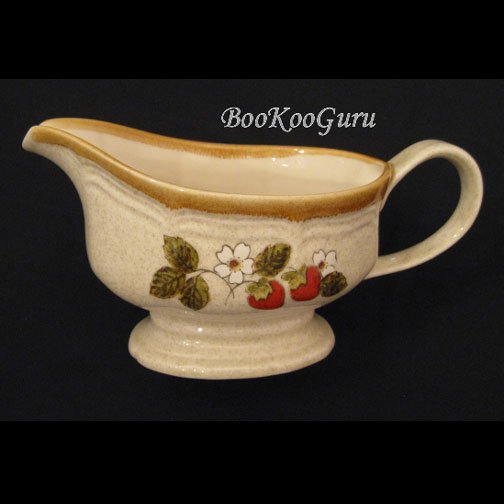 Mikasa STRAWBERRY FESTIVAL Gravy Boat with Saucer, Mikasa Pottery, Perfect