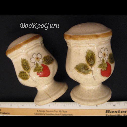 Mikasa STRAWBERRY FESTIVAL Salt & Pepper Shakers, Set, Mikasa Pottery, Very Good