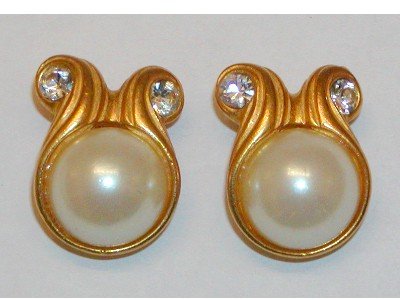Sarah Coventry Signed Gold-tone Clip Earrings, Imitation Pearls, Flowers