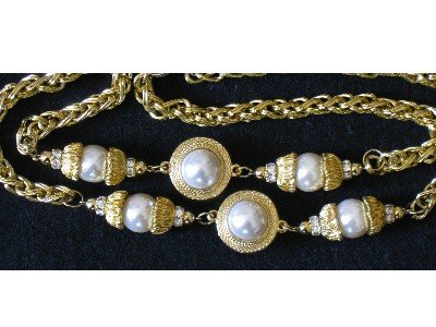 Large Gold-tone Imitation Pearl Necklace with Rhinestones!
