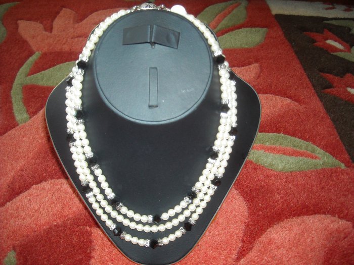 Swarovski pearl necKlace with Swarovski crystals