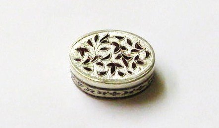 Oval Sheped Leaf Enamed Box