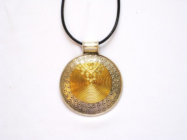 AQ009 Round Sterling Silver Pendant with Gold Inset