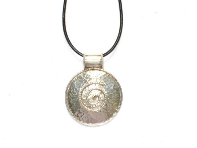 Round Hammered with Spiral Inset