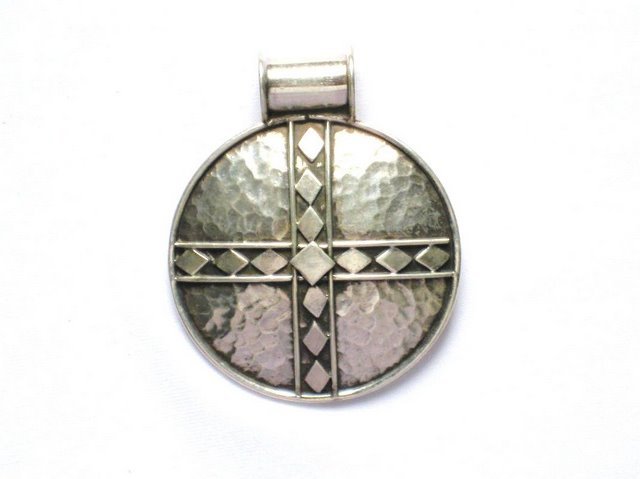 AQ024 Hammered Round Sterling Silver Pendant