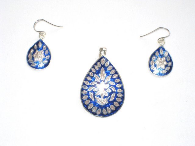 MN176 Enameled Pendant and Earrings Set in Sterling Silver