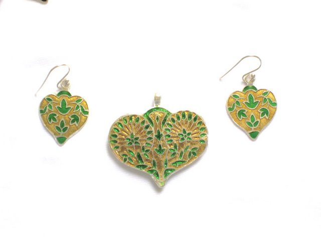 MN179 Enameled Pendant and Earrings Set in Sterling Silver