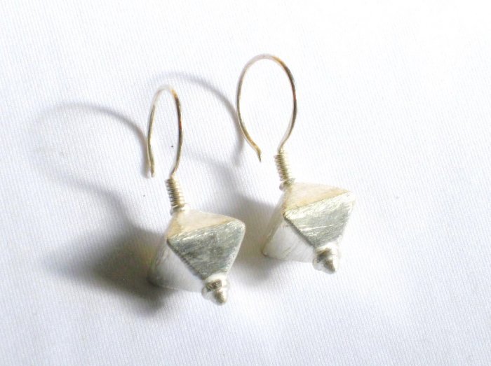 AQ090 Earrrings in Sterling Silver