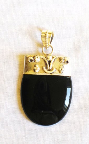 PN341 Onyx Pendant in Sterling Silver