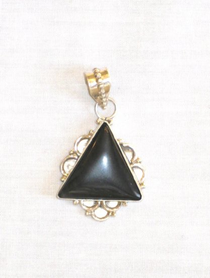 PN356 Onyx Pendant in Sterling Silver