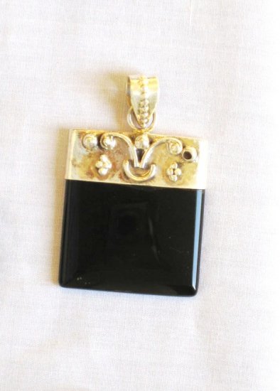 PN374 Onyx Pendant in Sterling Silver