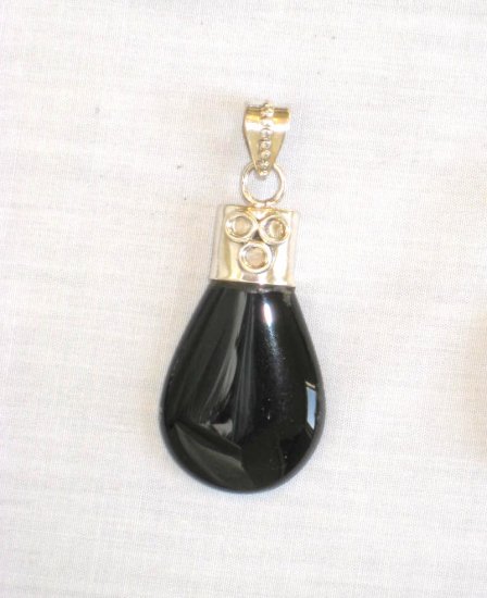 PN379 Onyx Pendant in Sterling Silver