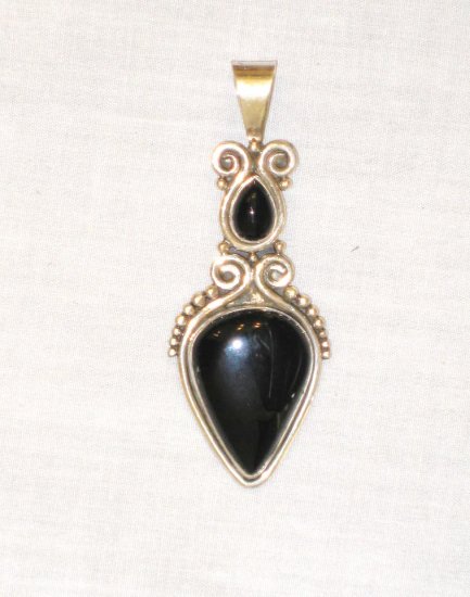 PN383 Onyx Pendant in Sterling Silver