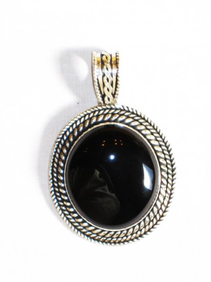 PN304 Onyx Pendant in Sterling Silver