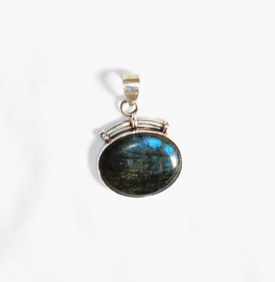 PN218 Labradorite Pendant in Sterling Silver