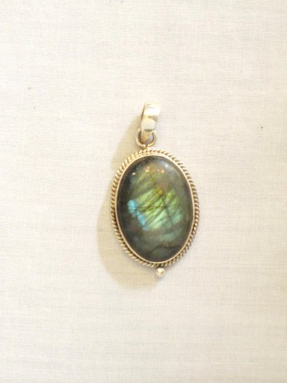 PN407 Labradorite Pendant in Sterling Silver