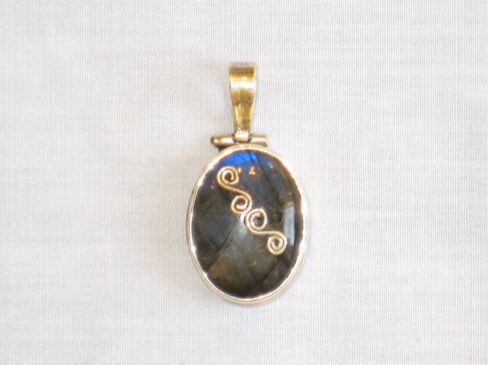 PN436 Labradorite Pendant in Sterling Silver