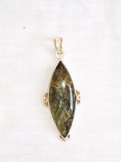 PN438 Labradorite Pendant in Sterling Silver
