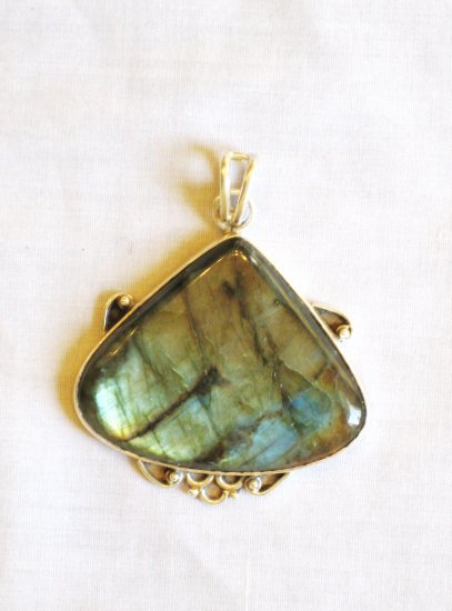 PN444 Labradorite Pendant in Sterling Silver