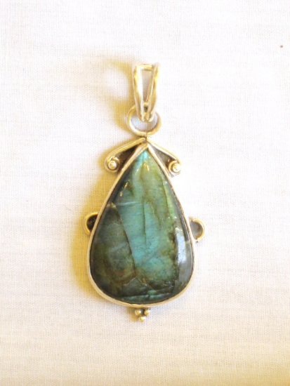 PN446 Labradorite Pendant in Sterling Silver