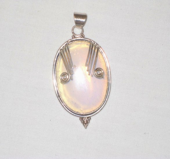 PN122 Moonstone Pendant in Sterling Silver