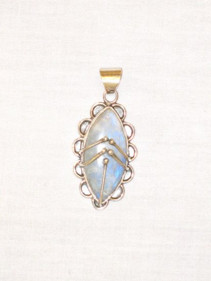 PN394 Moonstone Pendant in Sterling Silver